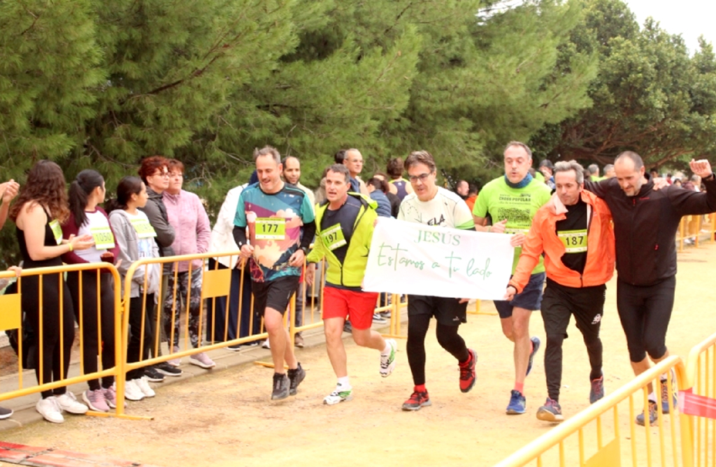 Ms de 700 personas corrieron por la ELA en el XXXIII Cross Da de la Constitucin